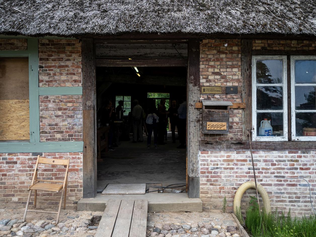 Besichtigung Hufnerhaus, Foto: Heinz Brossolat