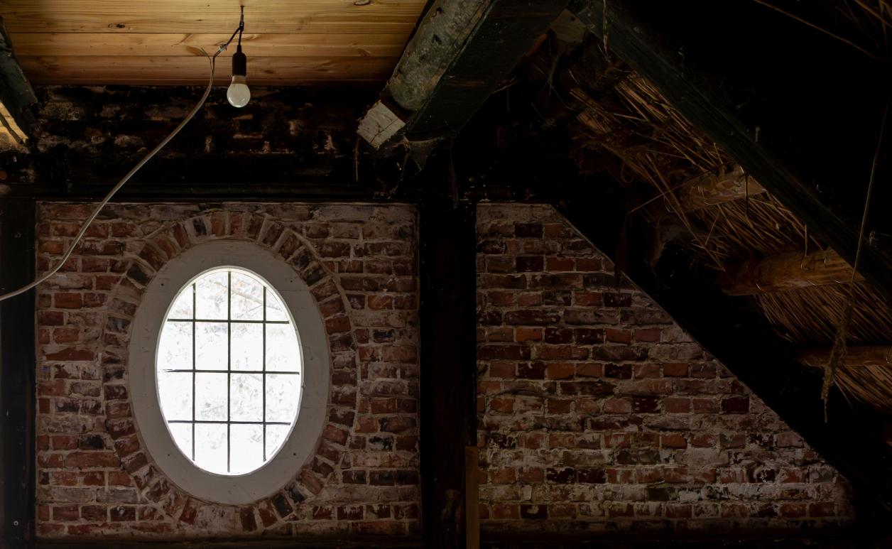 Besichtigung Hufnerhaus, Foto: Heinz Brossolat