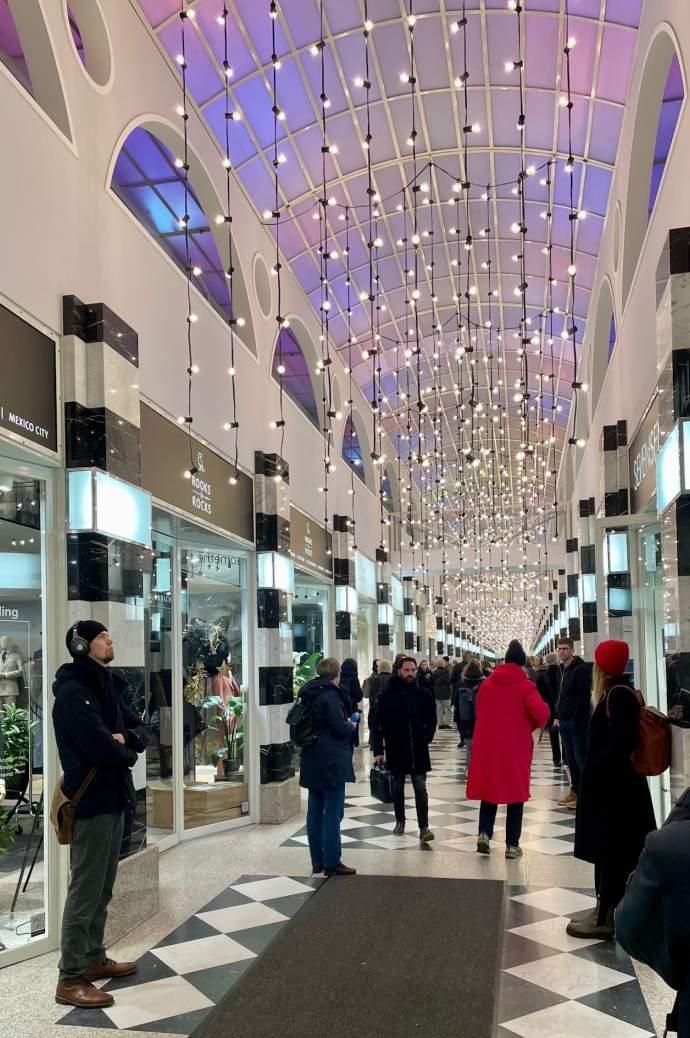 Rundgang: Postmoderne Einkaufswelten und die Zukunft der Mode