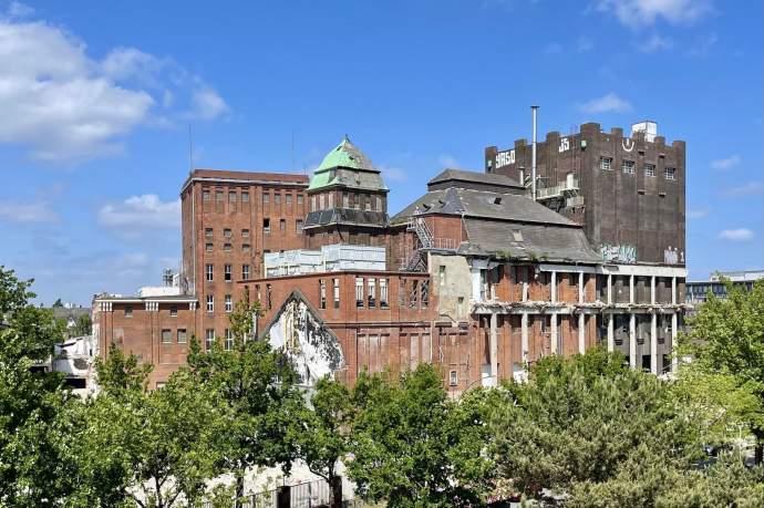 Holsten: Schutzwürdige B(r)augeschichte