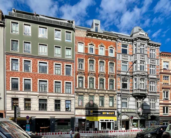 Wut und Tr&auml;nen bei Kundgebung vor evakuiertem Haus in der Holstenstra&szlig;e