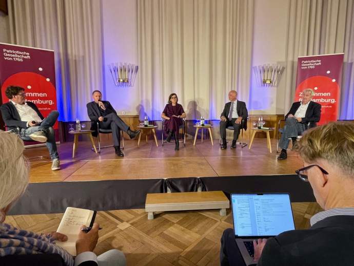 Zwischen Arie und Aufschrei: Hamburg debattiert über Kühne-Oper